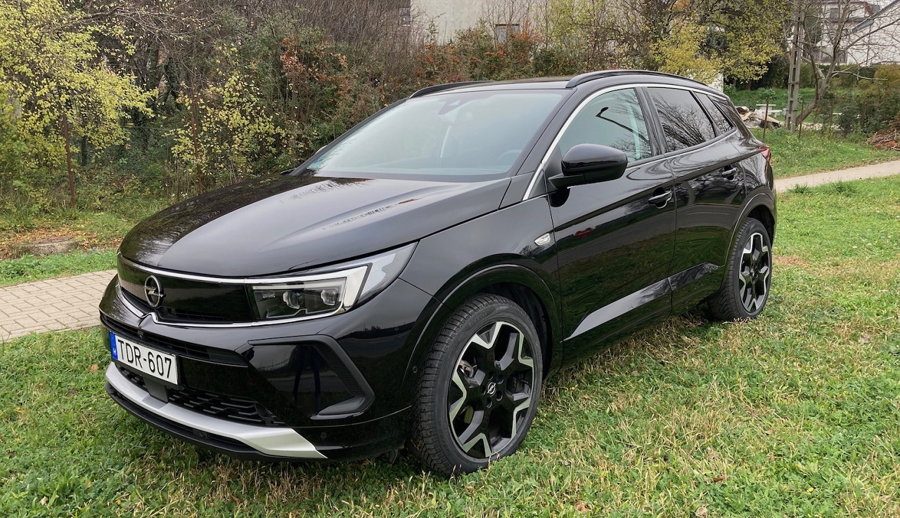 Frissebb köntösben az Opel Grandland